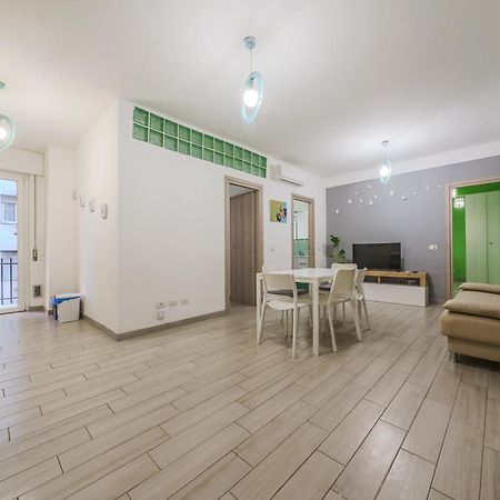 Michele Flat - Parcheggio - 10 Min Da Milano Centro Appartement Buitenkant foto