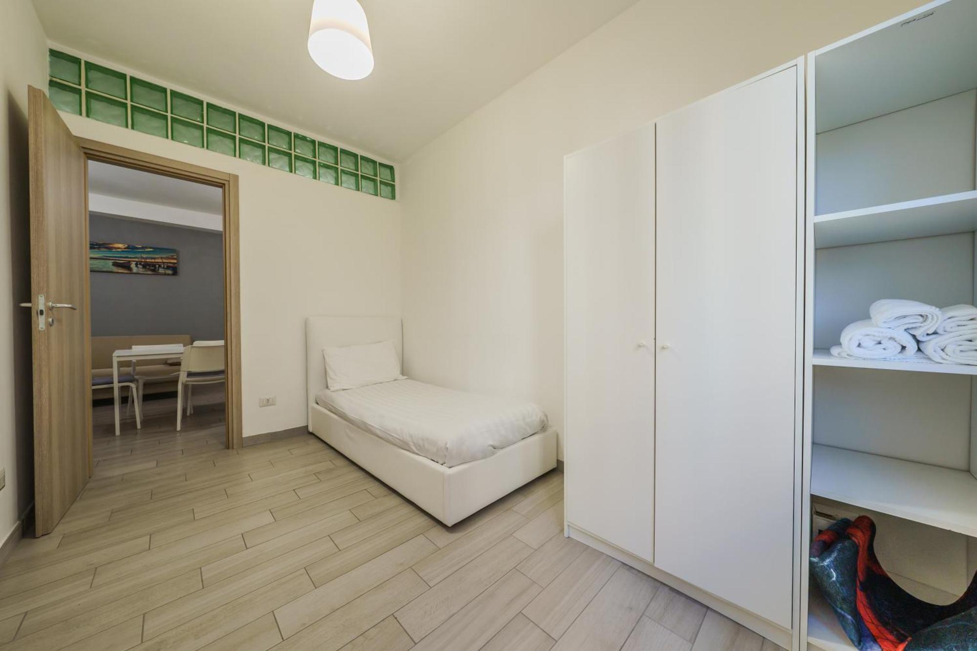 Michele Flat - Parcheggio - 10 Min Da Milano Centro Appartement Buitenkant foto