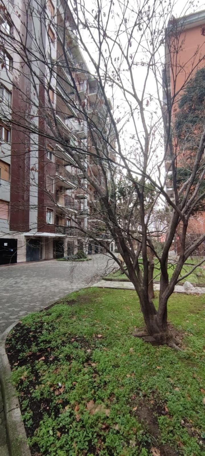 Michele Flat - Parcheggio - 10 Min Da Milano Centro Appartement Buitenkant foto